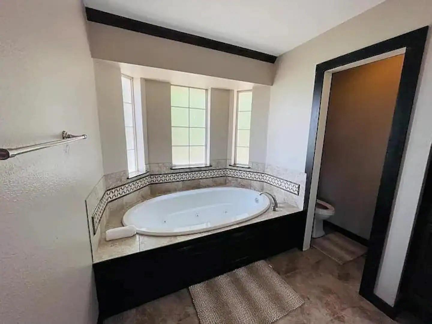 FOR SALE: 207 Emberson Chapel Rd, Pilot Point, TX